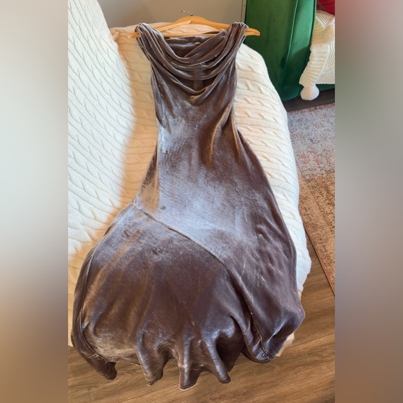 Reformation Elvie Velvet Dress In Magnetic, brand new, never worn, no flaws. - Picture 15 of 16